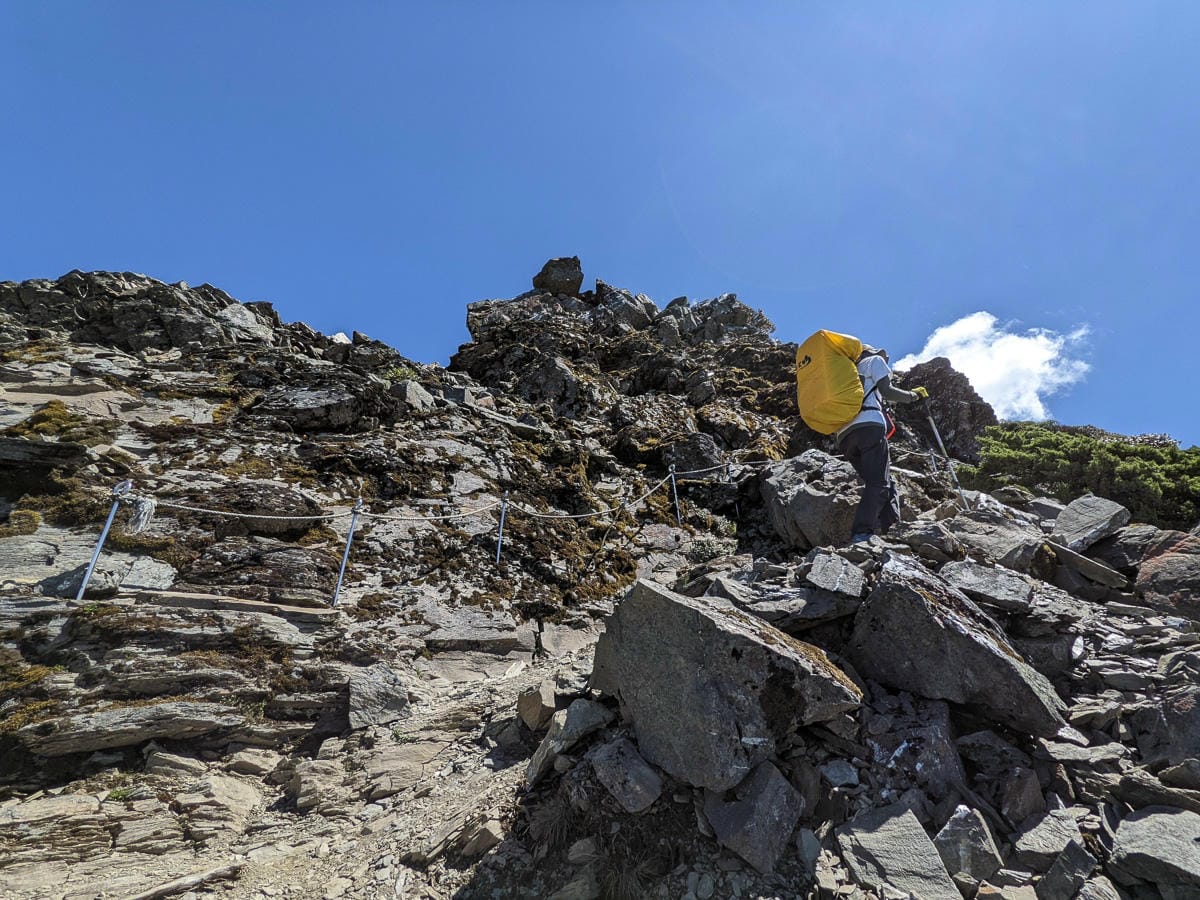 南湖大山難度行程記錄｜圈谷前的眼淚｜碎石坡