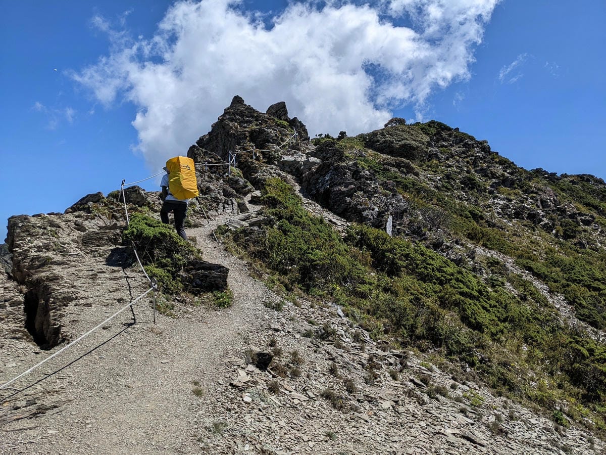 南湖大山難度行程記錄｜圈谷前的眼淚｜碎石坡