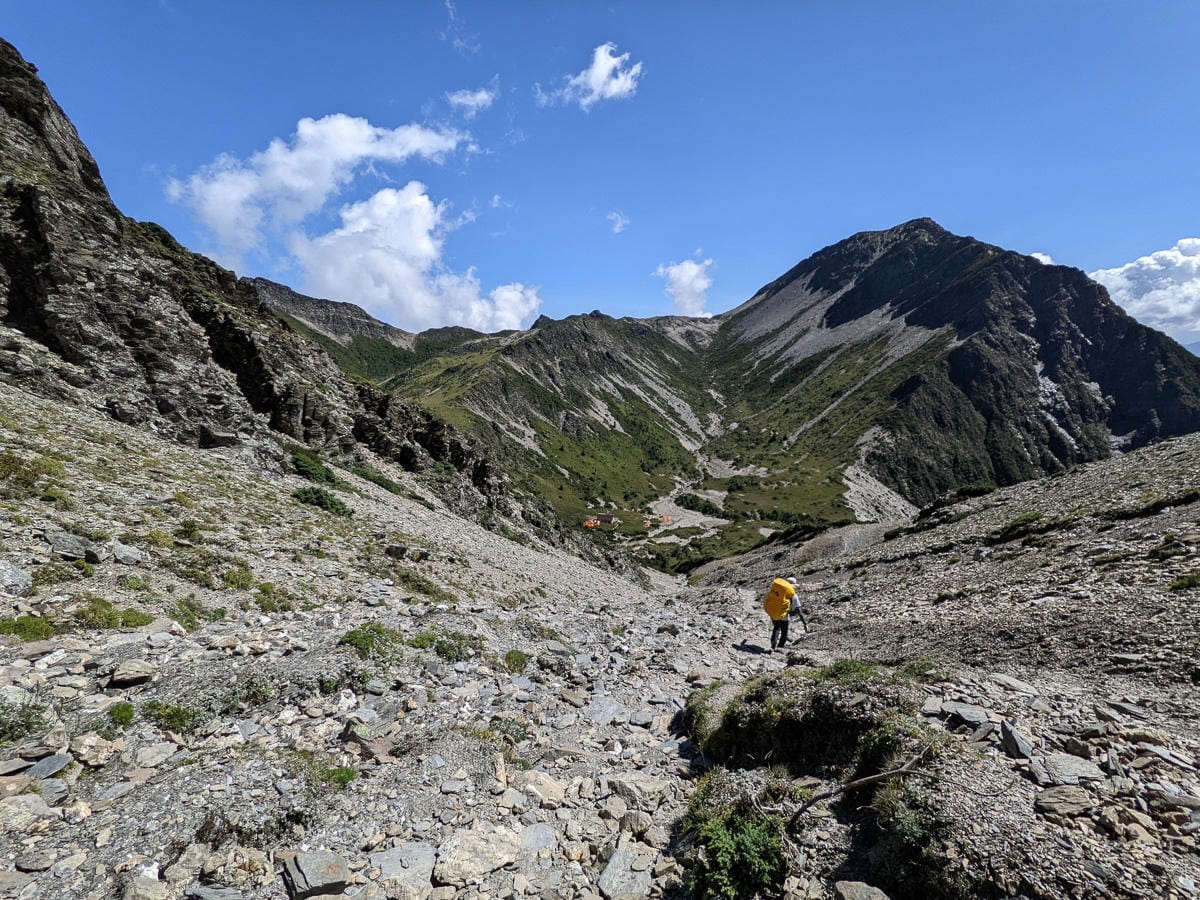 南湖大山難度行程記錄｜圈谷前的眼淚｜碎石坡