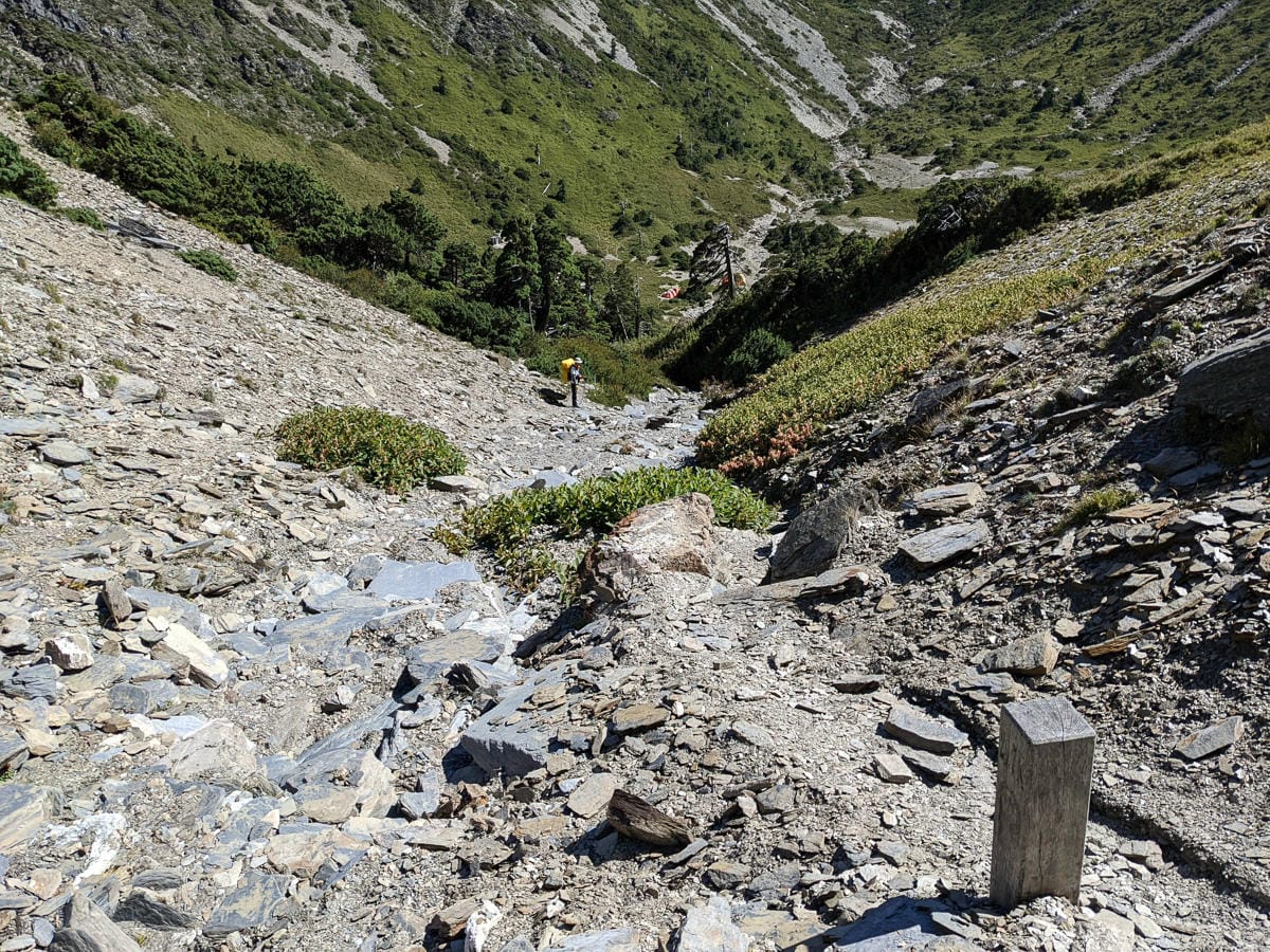 南湖大山難度行程記錄｜圈谷前的眼淚｜碎石坡