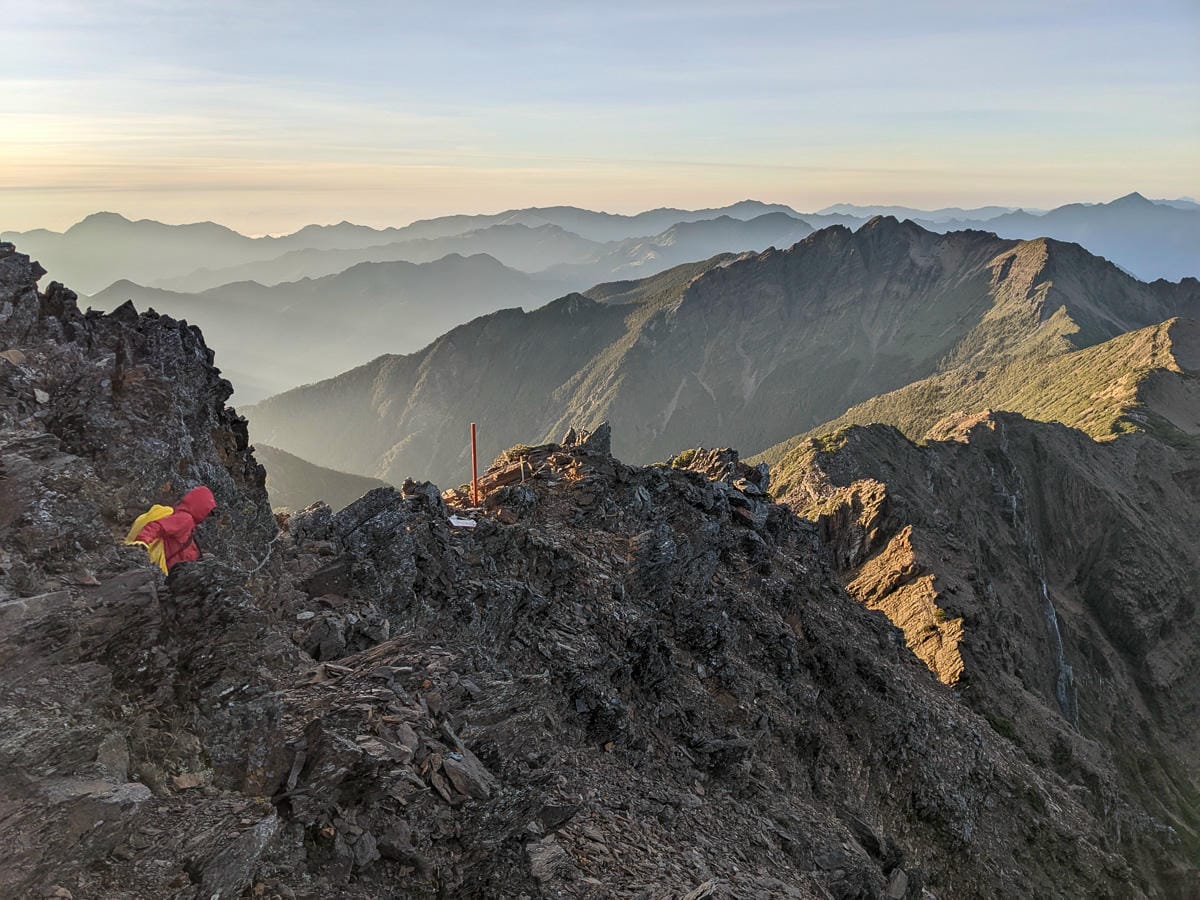 玉山東峰｜百岳高山攀爬極品危險十峻之首