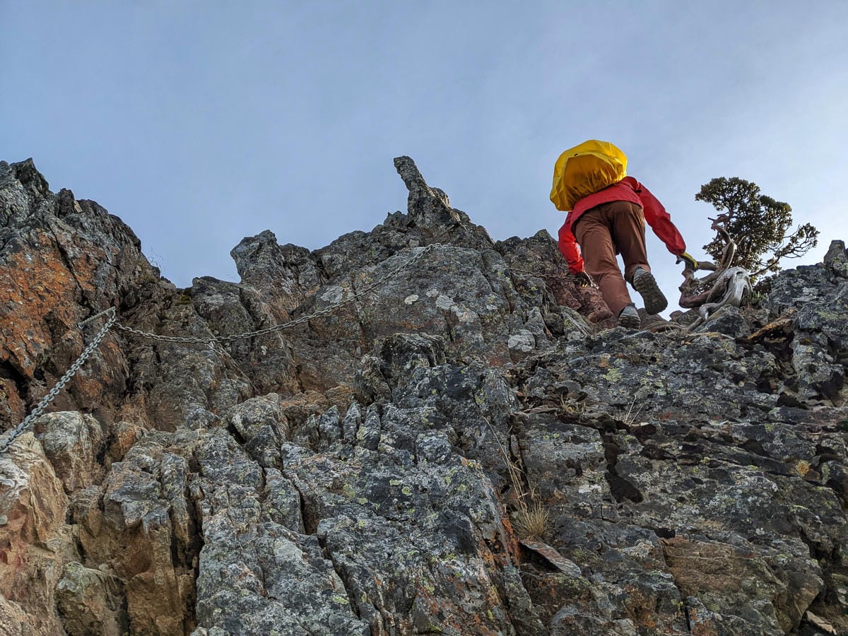 玉山東峰｜百岳高山攀爬極品危險十峻之首