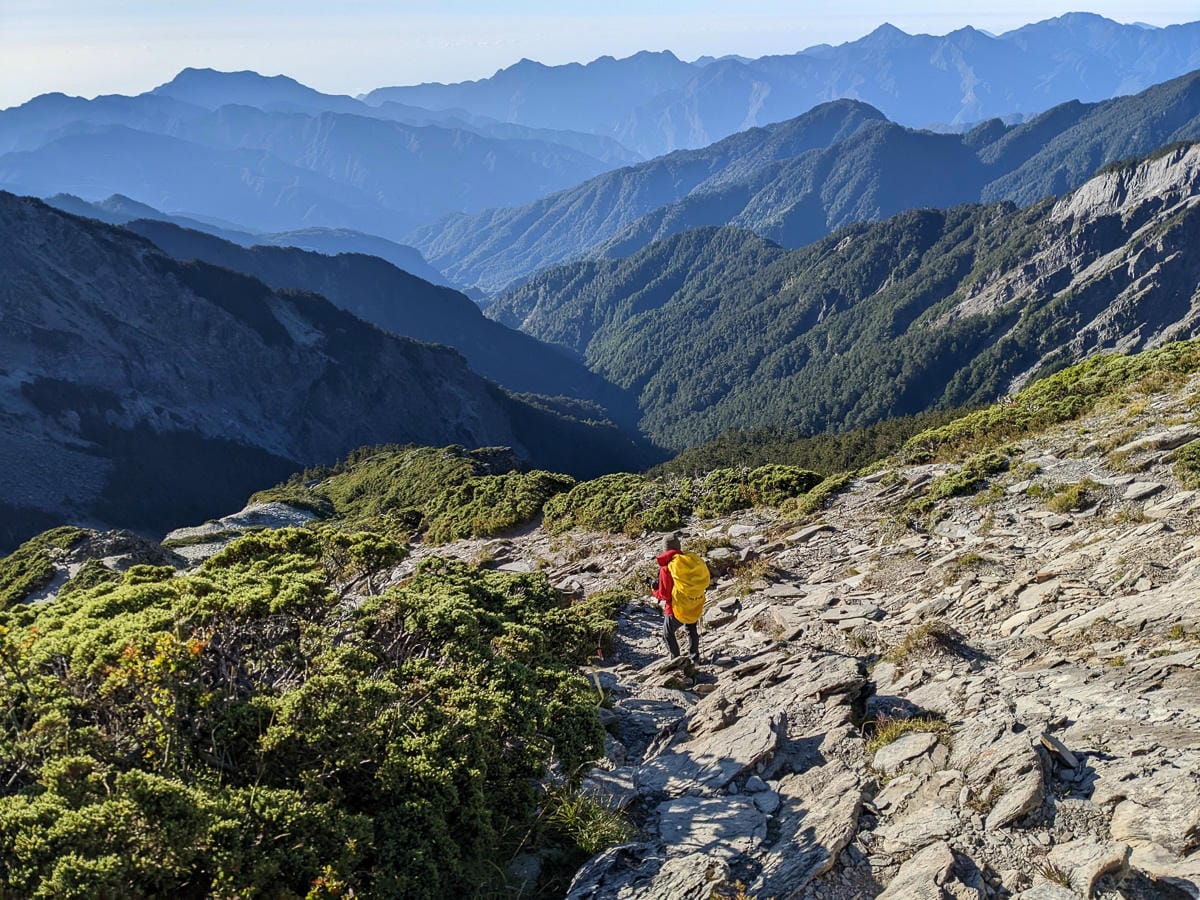 南湖大山難度行程記錄｜中央山脈北一段寂寥岩漠
