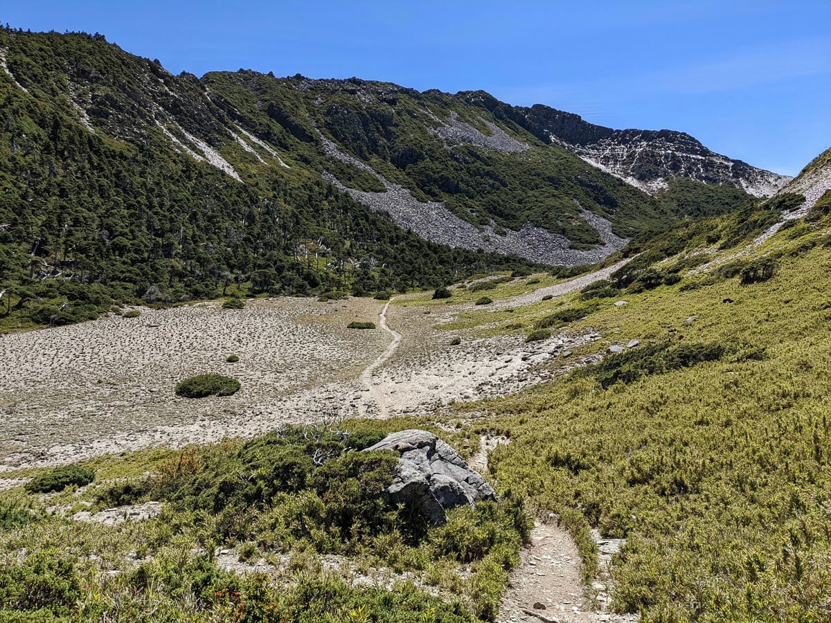 南湖大山難度行程記錄｜中央山脈北一段寂寥岩漠