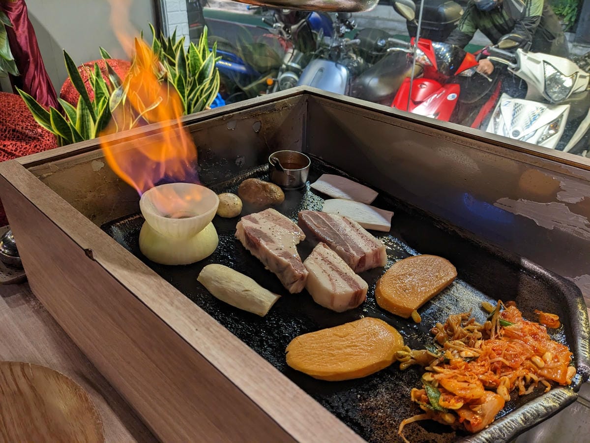 台北燒酒烤烤豬 – 韓式專人燒烤免動手