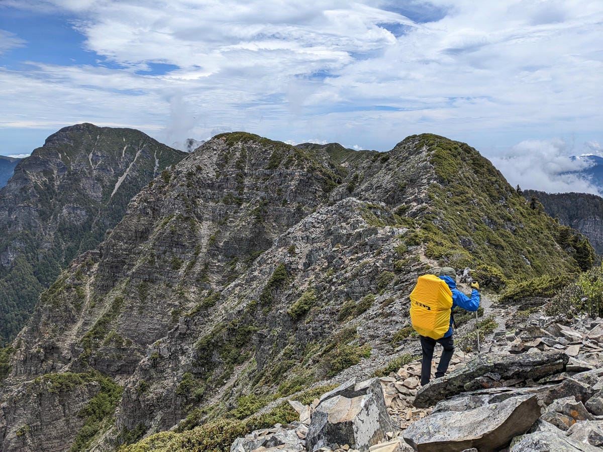 百岳難度高聖稜線雪山北峰｜玉山圓柏的千百年
