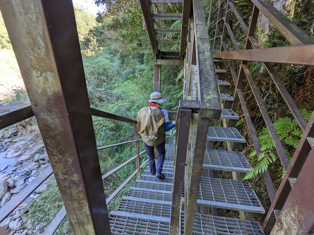 桶後越嶺道全段桶后林道 – 烏來到礁溪