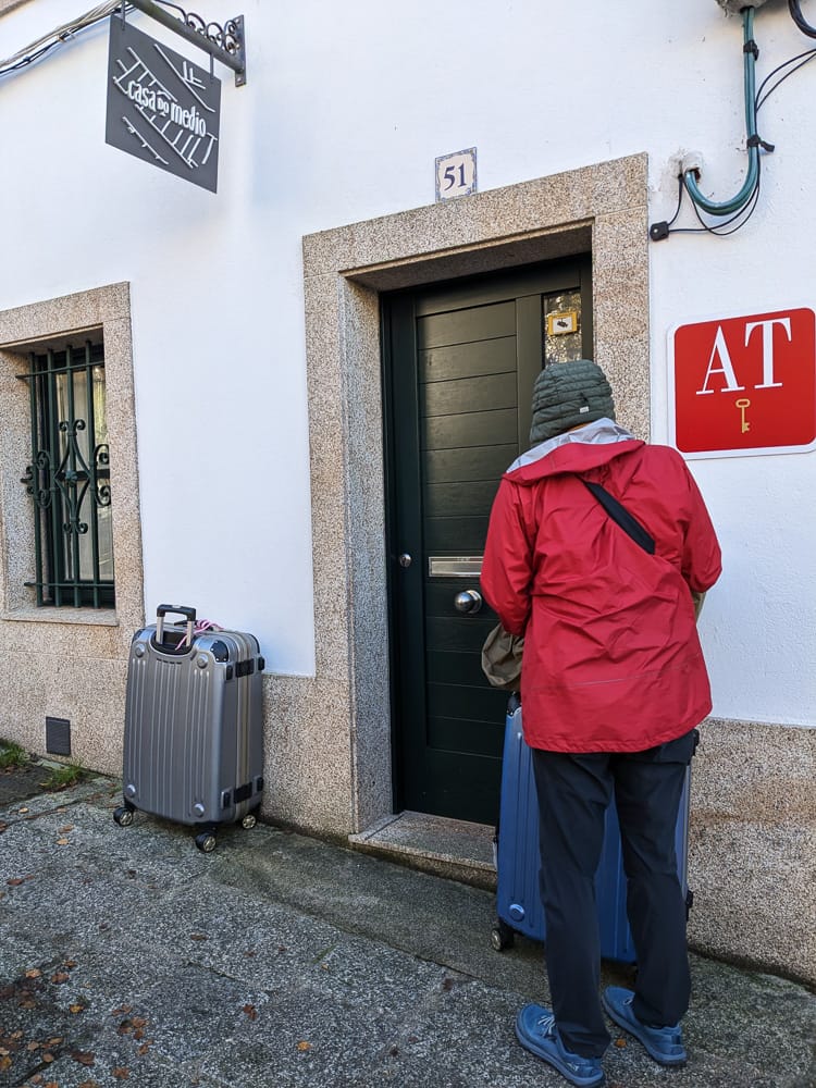 西班牙朝聖後Santiago公寓住宿洗衣機廚房超市通通有