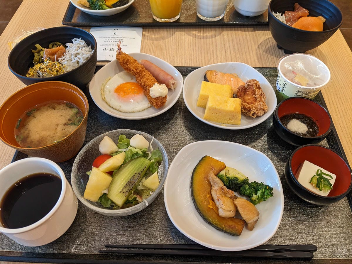 和歌山車站溫泉飯店Dormy inn早餐海鮮丼隨你吃