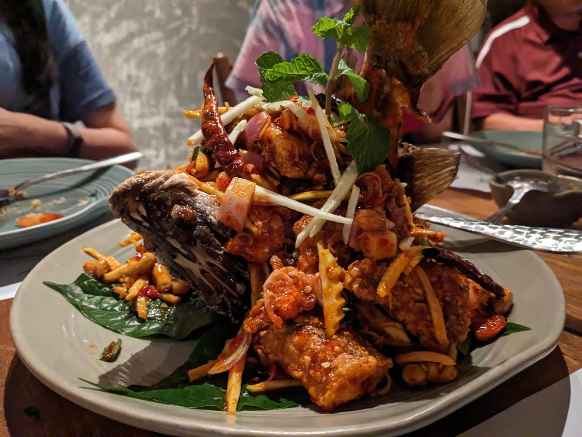 曼谷泰式餐酒館Charm Eatery Bar Sathon激推