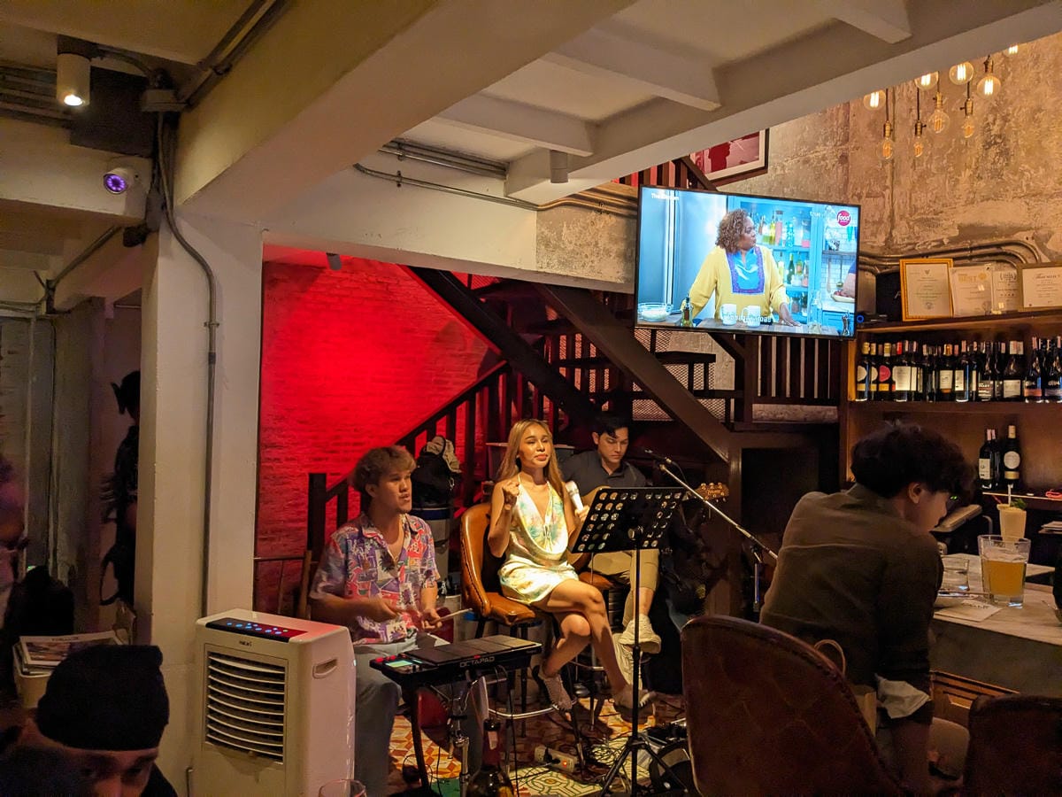 曼谷泰式餐酒館Charm Eatery Bar Sathon激推