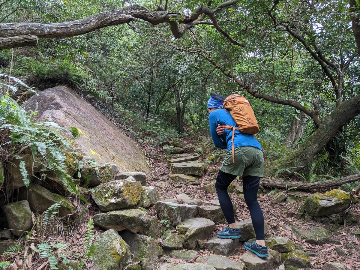 sNug全壓式強肌力運動壓縮褲｜爬山心得感想