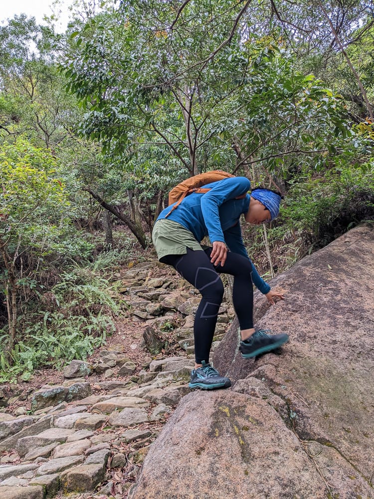 sNug全壓式強肌力運動壓縮褲｜爬山心得感想