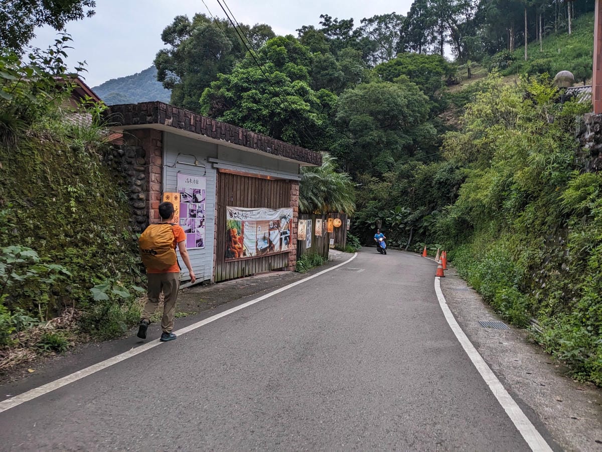 烏來湯館溫泉兩天一夜瀑布溫泉美食