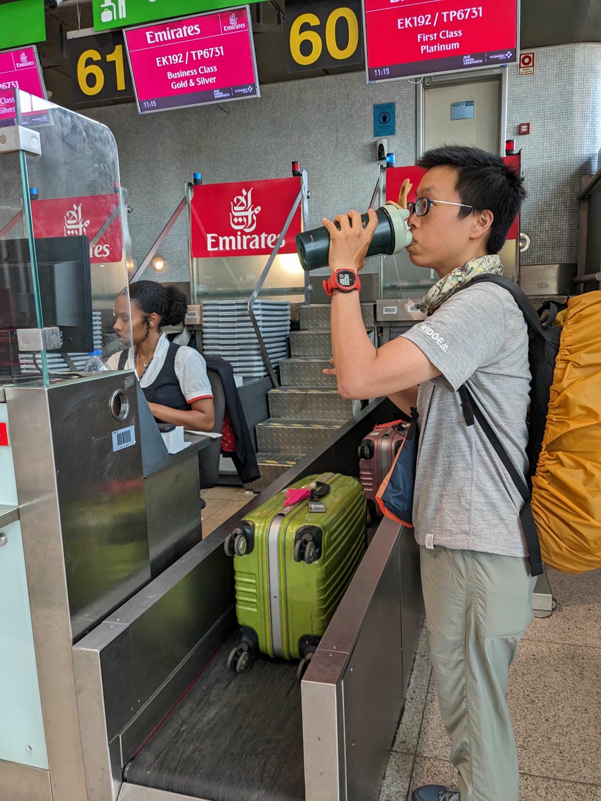 夏天葡萄牙里斯本機場人山人海