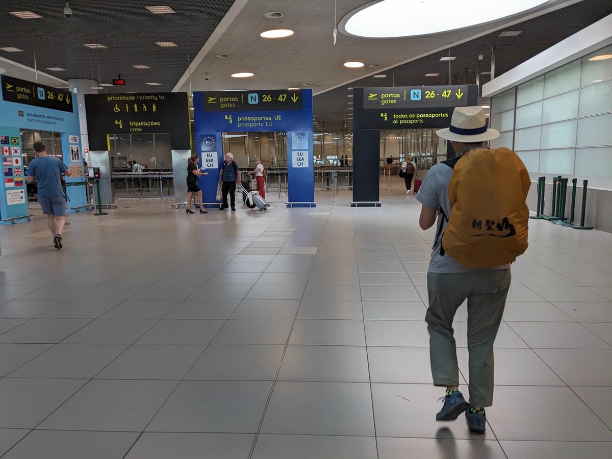 夏天葡萄牙里斯本機場人山人海