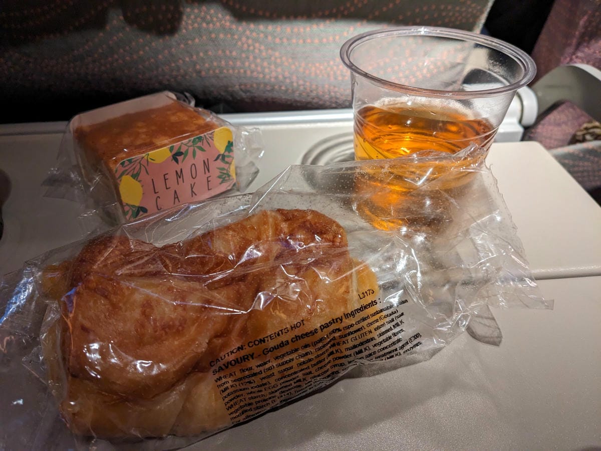 夏天葡萄牙里斯本機場人山人海