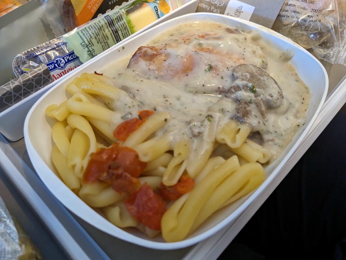 夏天葡萄牙里斯本機場人山人海