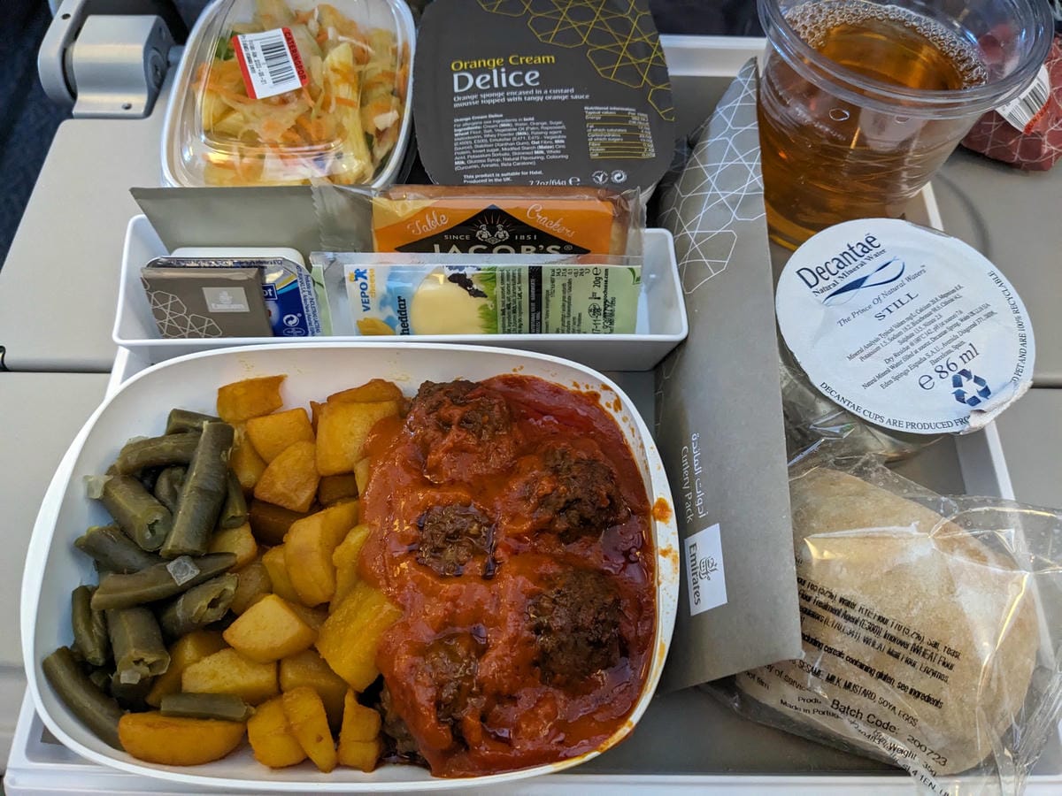 夏天葡萄牙里斯本機場人山人海