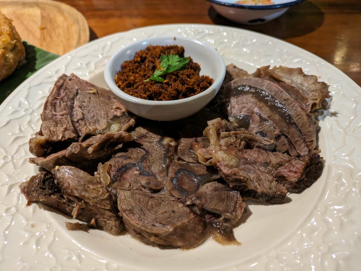 清邁長輩耍廢遊。危險的農產市集