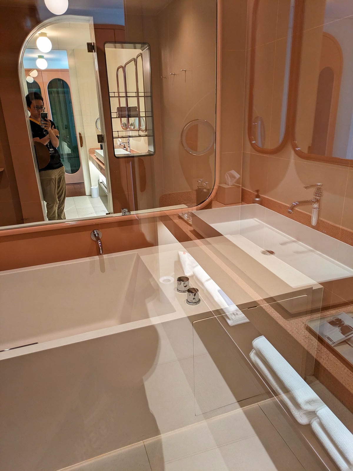 曼谷瑪哈納功標準酒店，曼谷最高視角