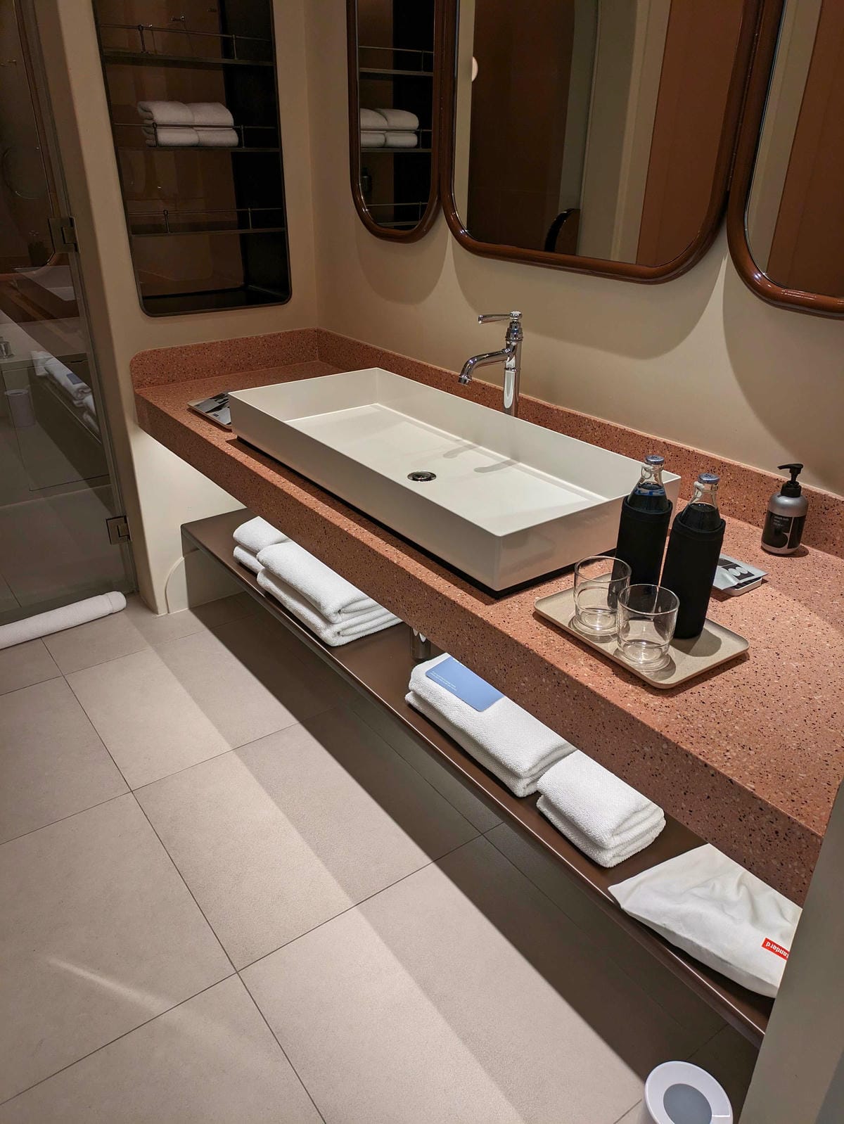 曼谷瑪哈納功標準酒店，曼谷最高視角