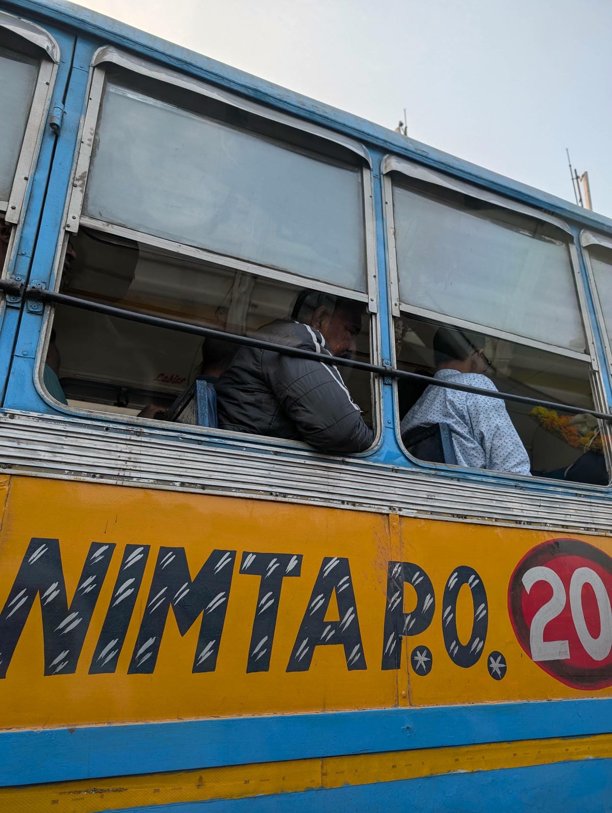 加爾各答｜武力值破表女神對上印度大塞車也是超然物外吧