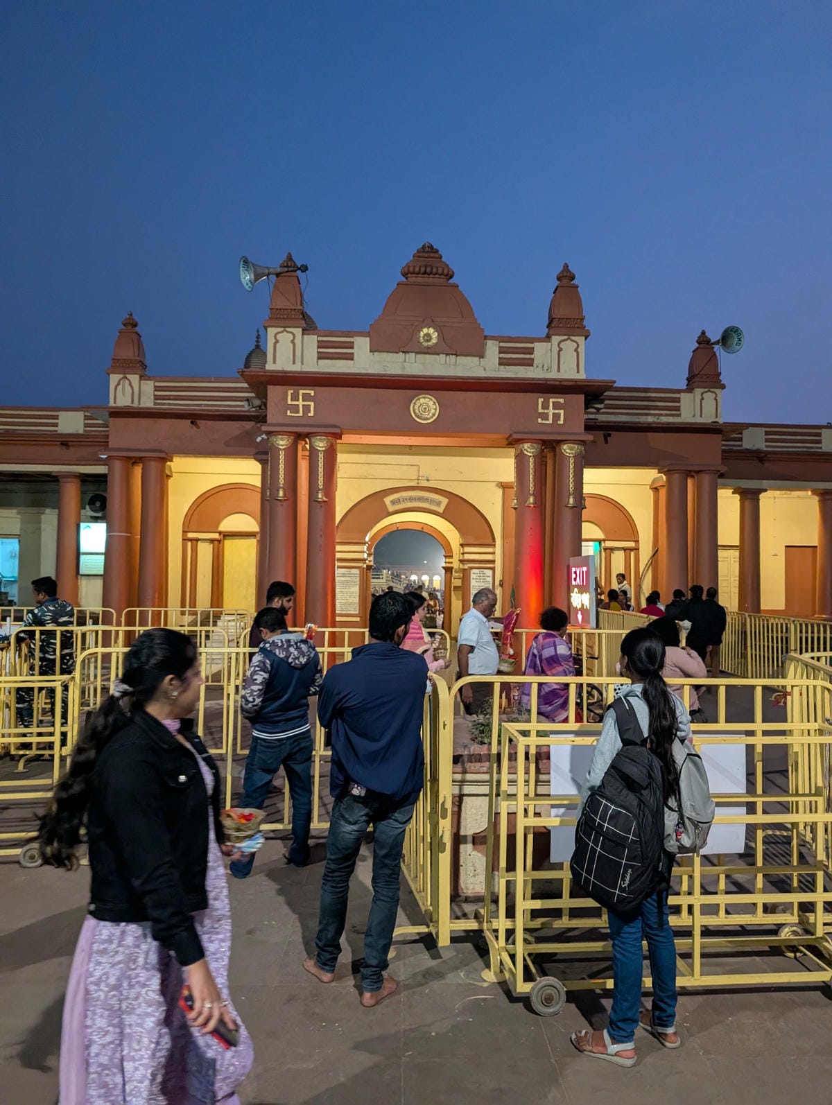 加爾各答｜武力值破表女神對上印度大塞車也是超然物外吧