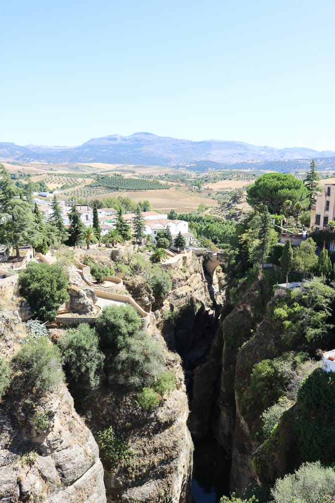 西班牙哪個季節去最好？春秋冬天氣怎麼穿？衣服怎麼帶？節慶有哪些