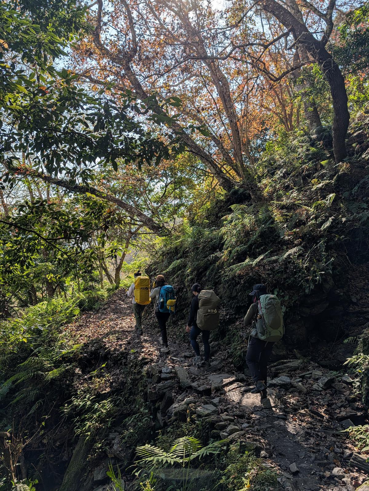 瓦拉米八通關越嶺東段與瓦拉米山屋
